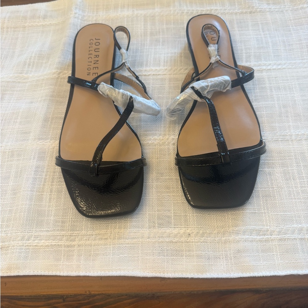 Journee Collection Black Patent T-Strap Square Open-Toe Sandal NWOT SIZE 8